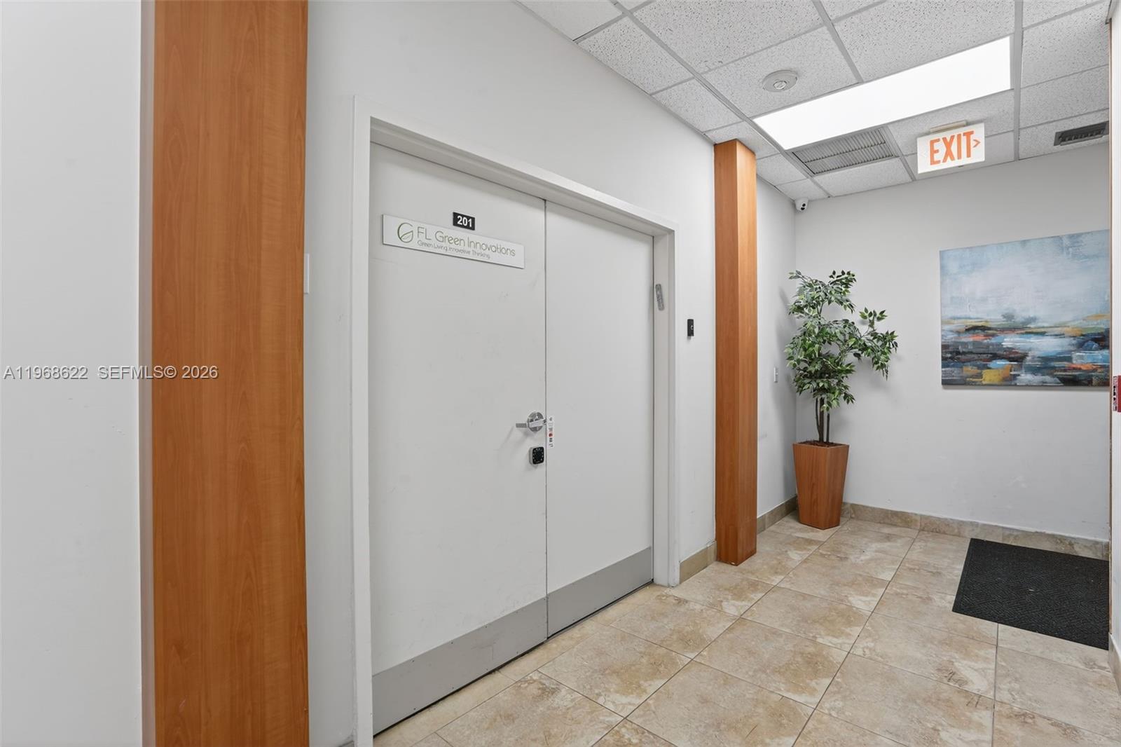   /   кв.футов $ 2026-02-19 0 Фото