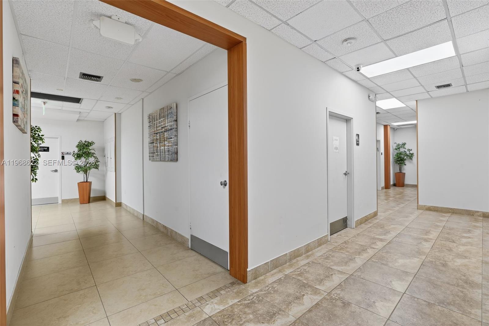   /   кв.футов $ 2026-02-19 0 Фото