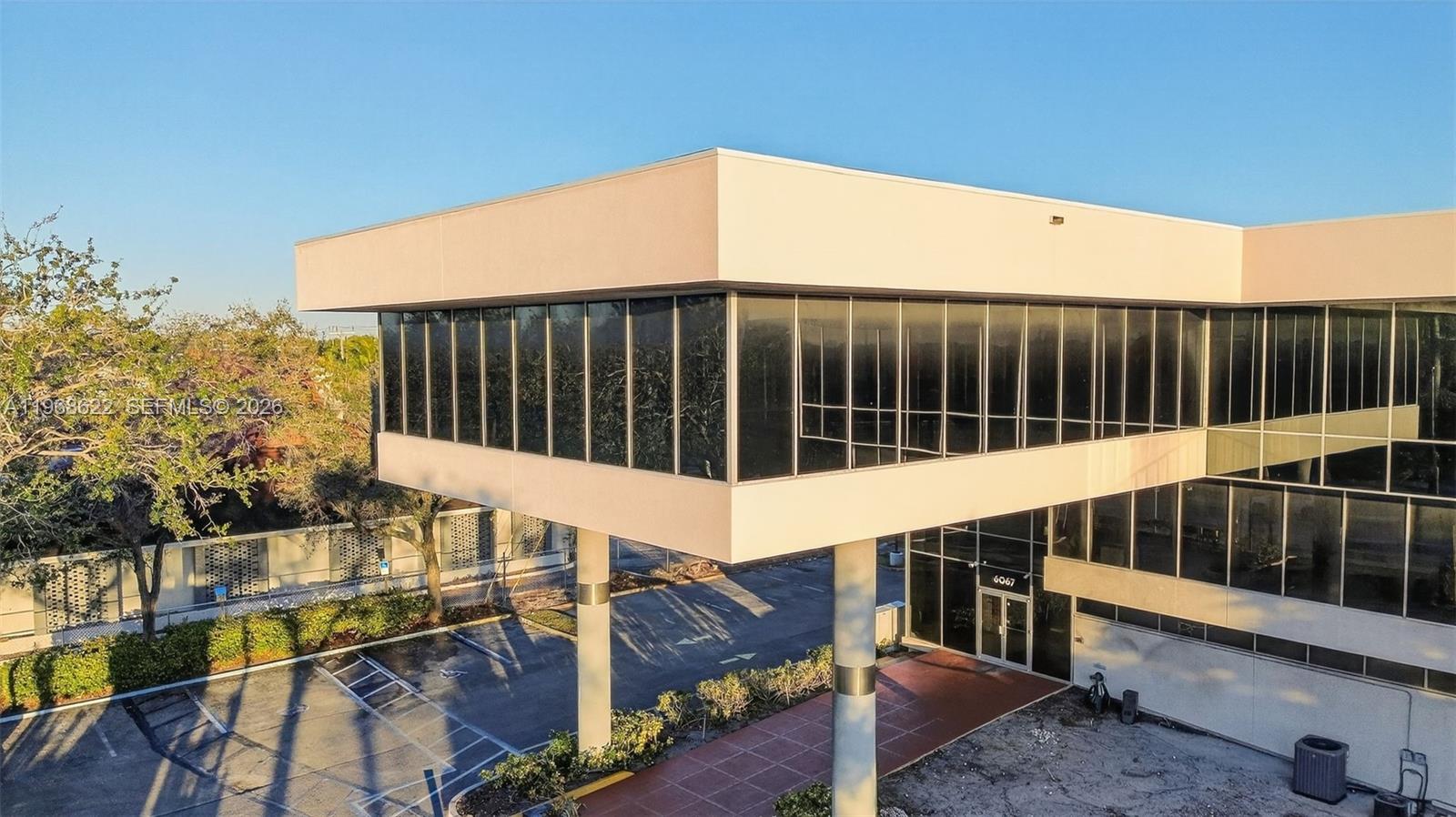   /   кв.футов $ 2026-02-19 0 Фото