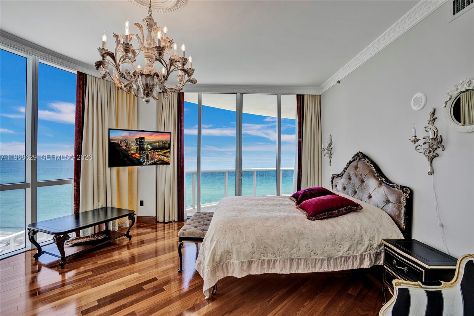 701 3 / 4 2768 кв.футов $ 2026-02-19 0 Фото