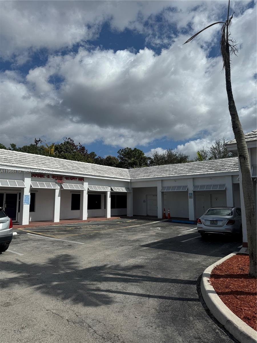 10-E  /   sq. ft. $ 2026-02-19 0 foto