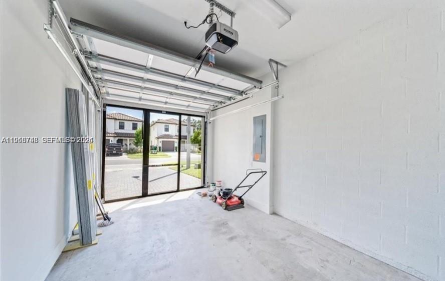 Ver detalles 5501 3 / 2 1602 sq. ft. $ 2026-04-17 0 foto
