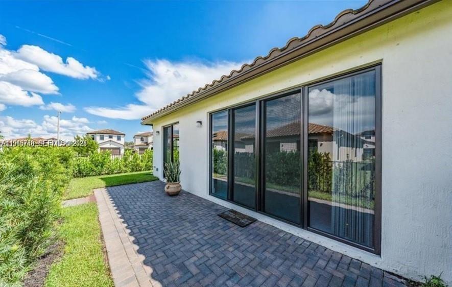 Ver detalles 5501 3 / 2 1602 sq. ft. $ 2026-04-17 0 foto