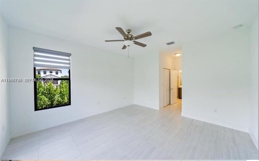 Ver detalles 5501 3 / 2 1602 sq. ft. $ 2026-04-17 0 foto