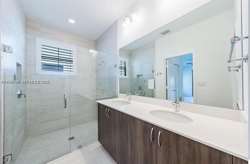 Ver detalles 5501 3 / 2 1602 sq. ft. $ 2026-04-17 0 foto