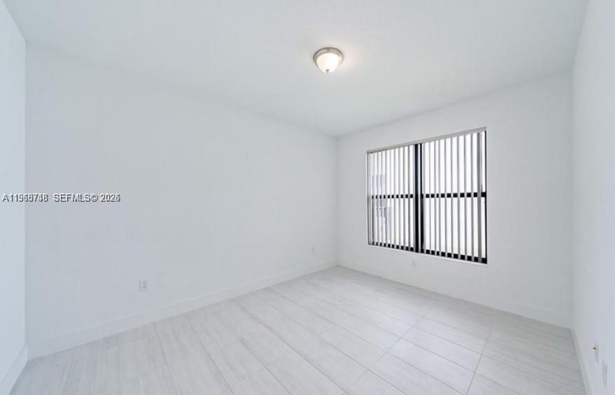 Ver detalles 5501 3 / 2 1602 sq. ft. $ 2026-04-17 0 foto