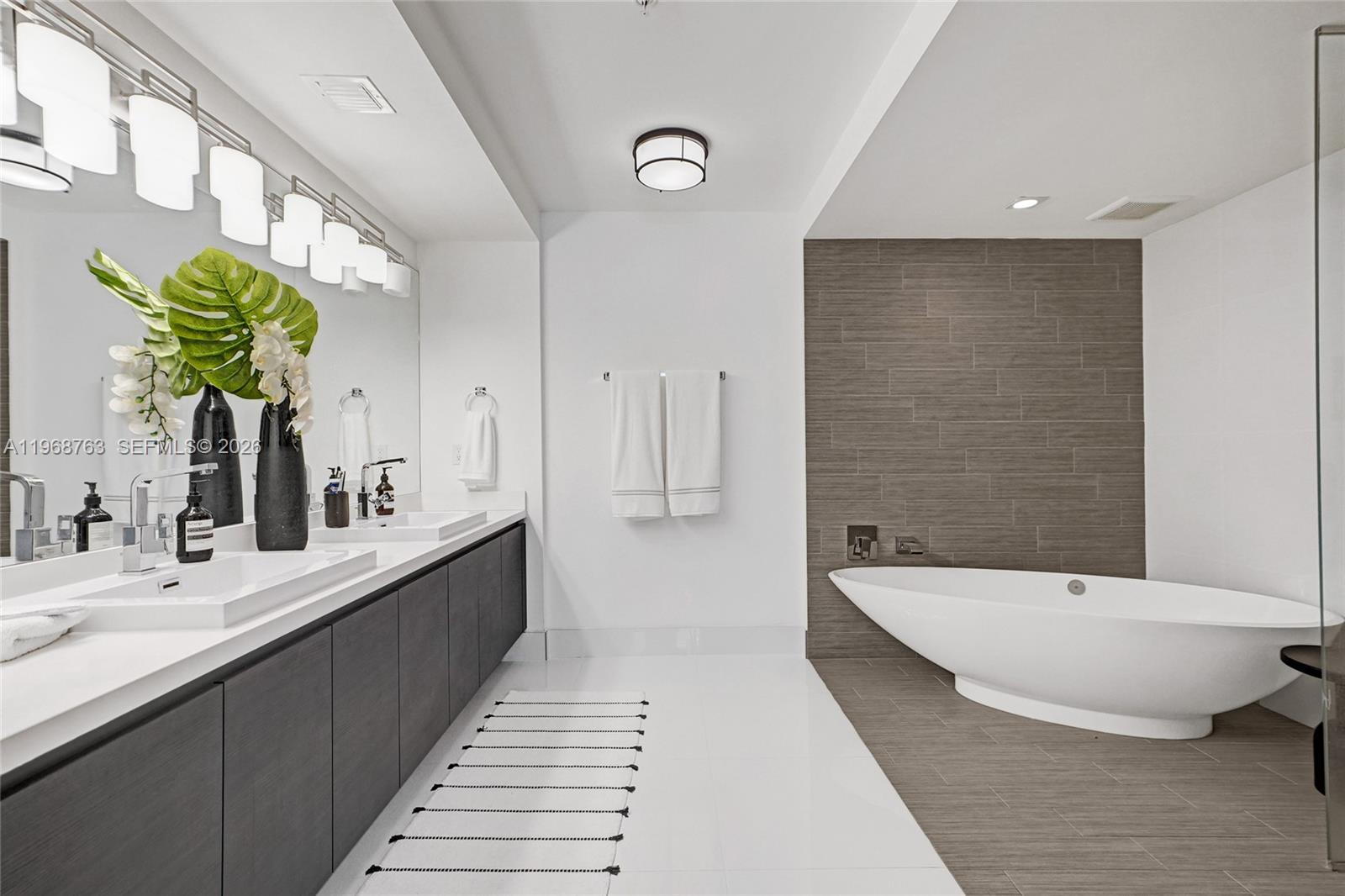 See details 4-1104 2 / 3 1541 sq. ft. $ 2026-02-19 0 Photo