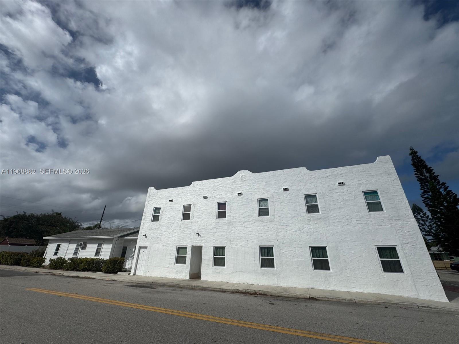   /  3305 sq. ft. $ 2026-02-19 0 foto