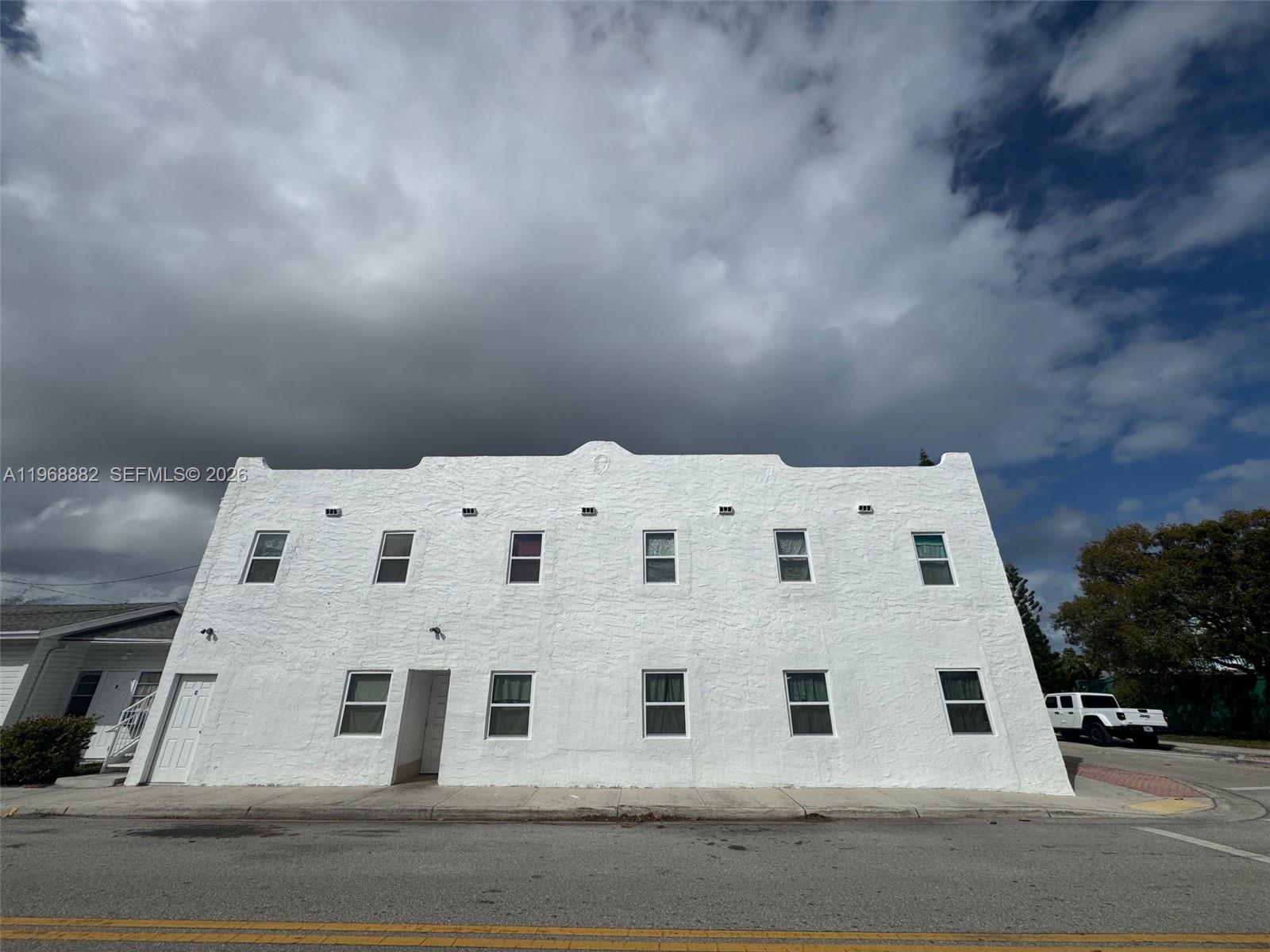   /  3305 sq. ft. $ 2026-02-19 0 foto