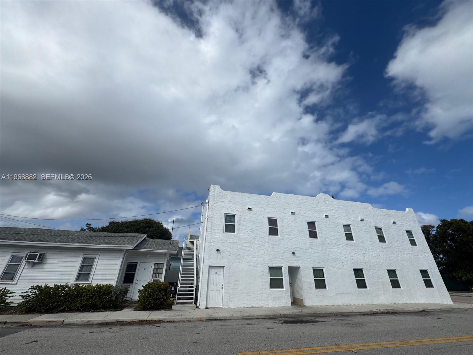   /  3305 sq. ft. $ 2026-02-19 0 foto