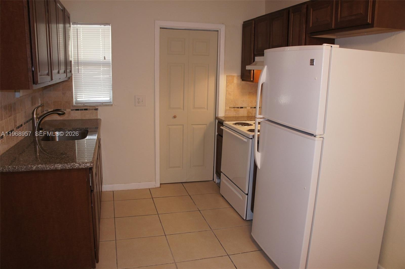   /  6100 sq. ft. $ 2026-02-20 0 foto