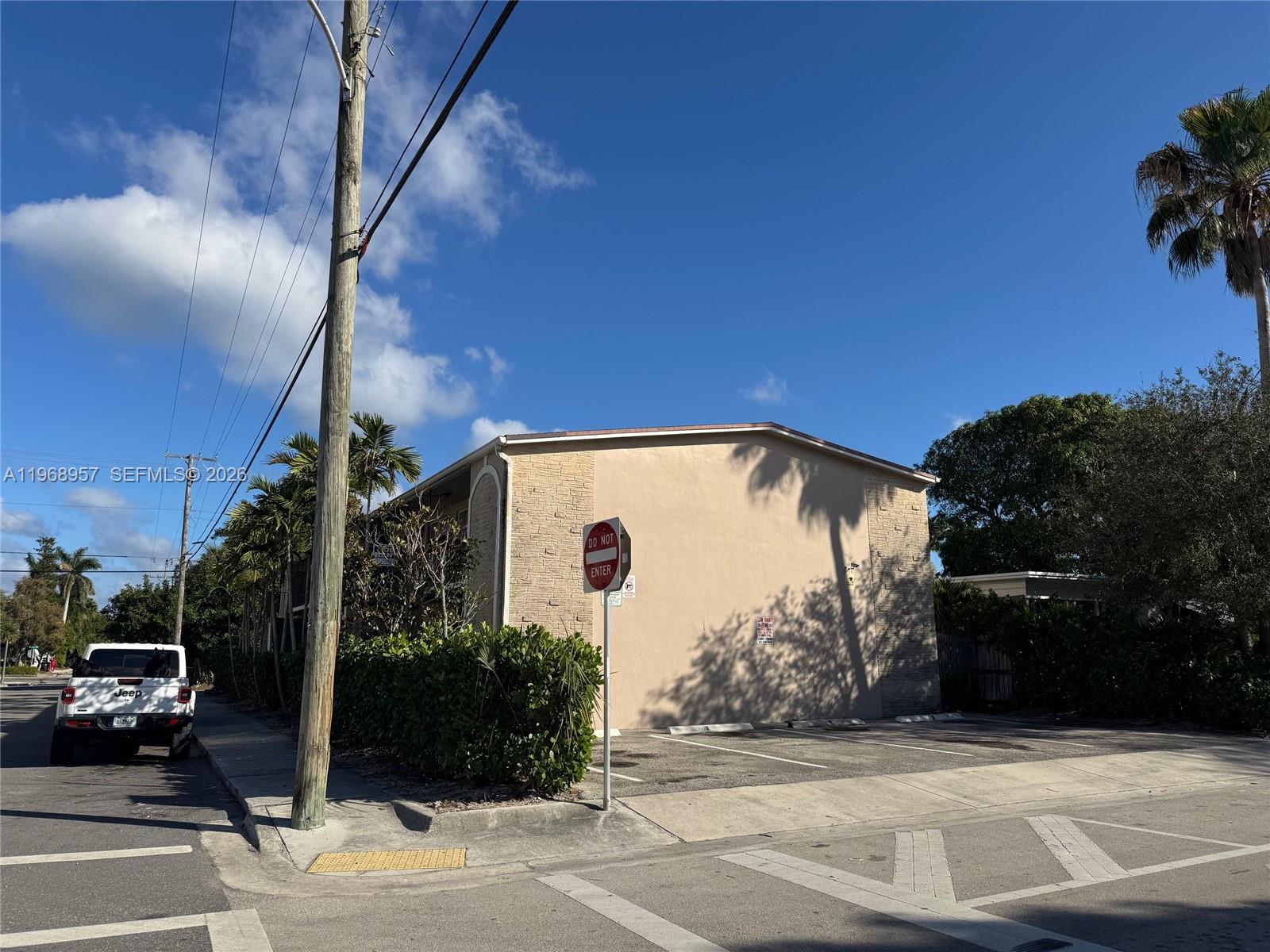   /  6100 sq. ft. $ 2026-02-20 0 foto