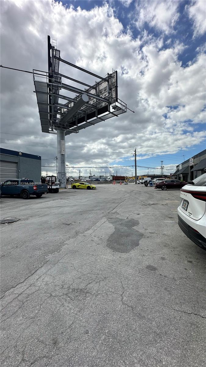 8  /   кв.футов $ 2026-02-20 0 Фото