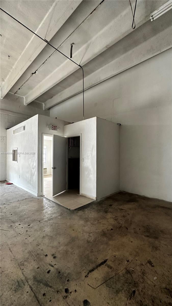 8  /   кв.футов $ 2026-02-20 0 Фото