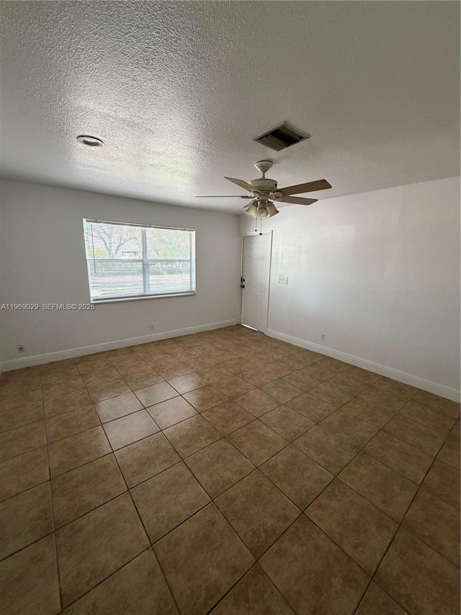  /  2570 sq. ft. $ 2026-02-20 0 foto