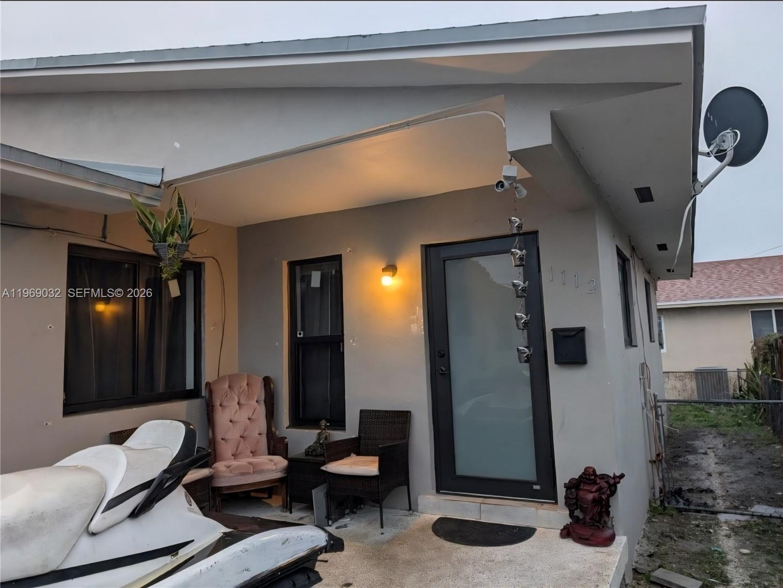   /  1980 кв.футов $ 2026-02-20 0 Фото