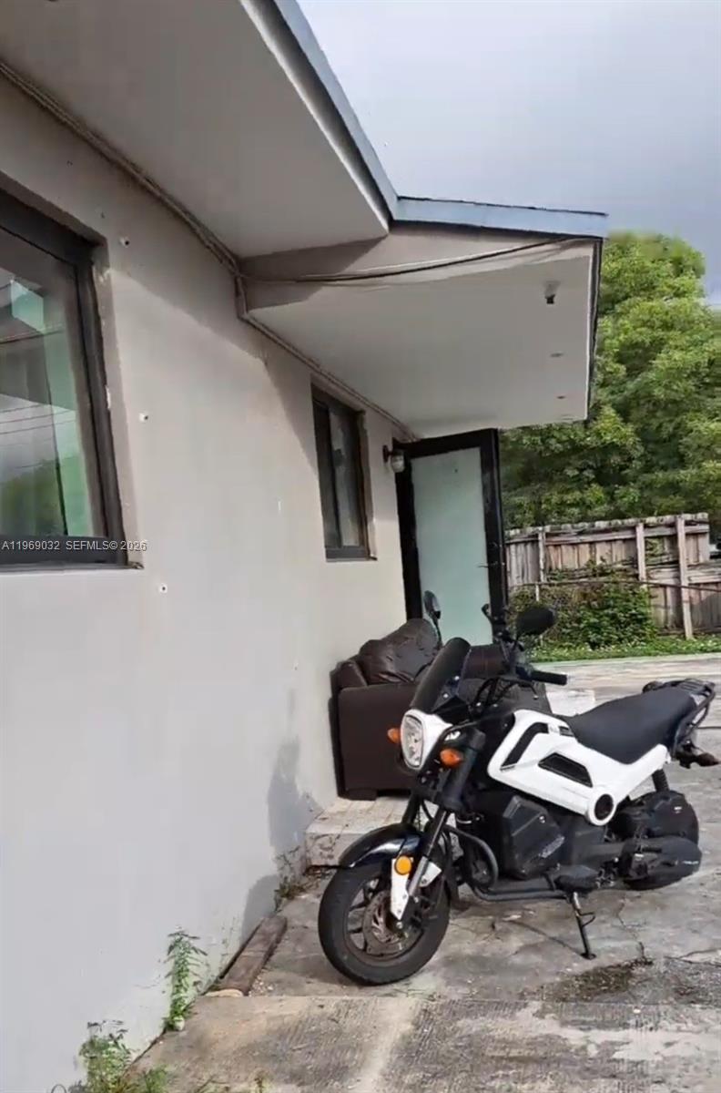   /  1980 кв.футов $ 2026-02-20 0 Фото