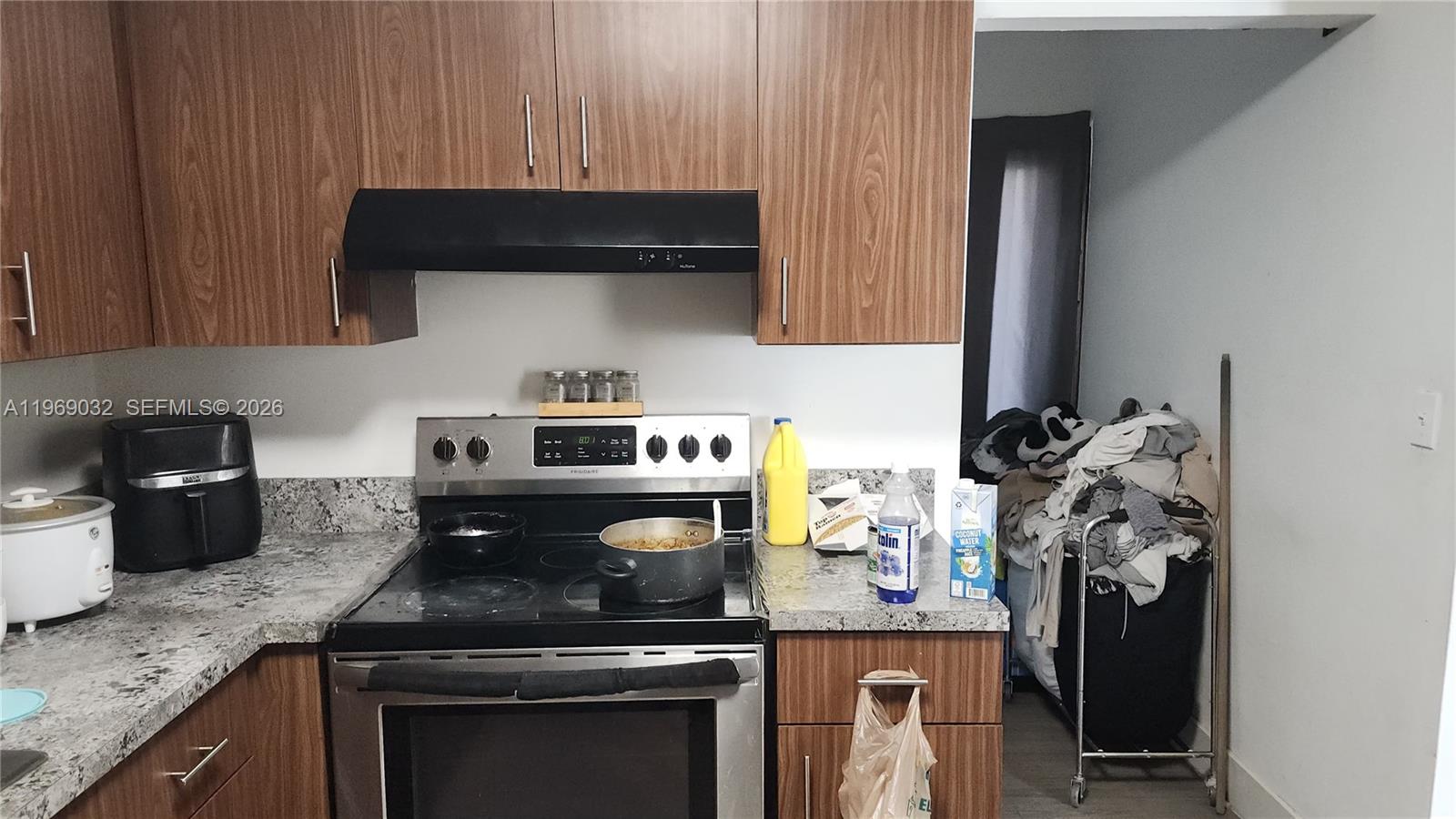   /  1980 кв.футов $ 2026-02-20 0 Фото