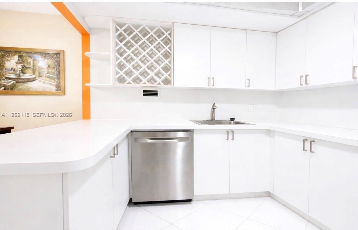 Photo of 3505 Ocean Dr  #621, Hollywood, Florida, 33019 - 