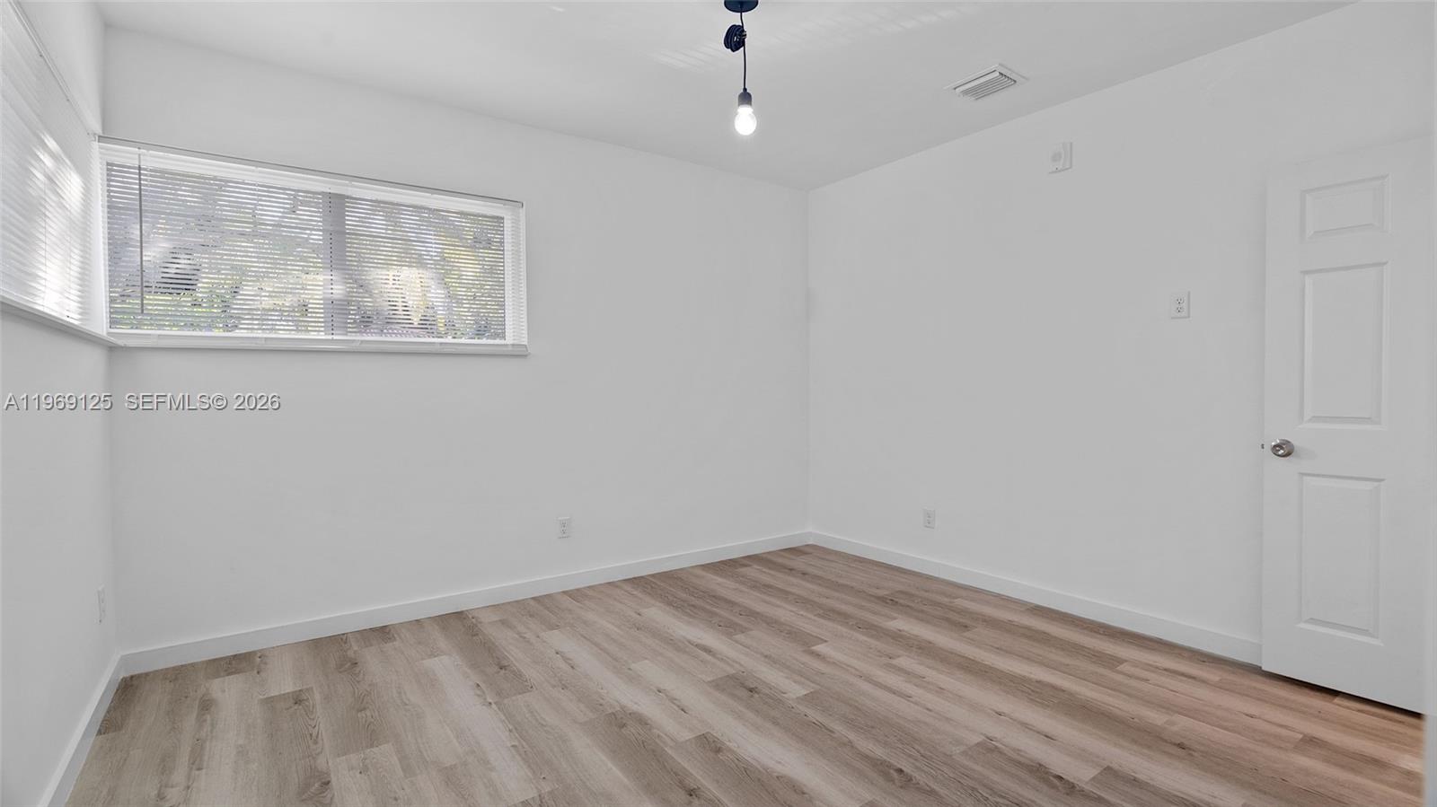   /  10334 sq. ft. $ 2026-02-20 0 foto