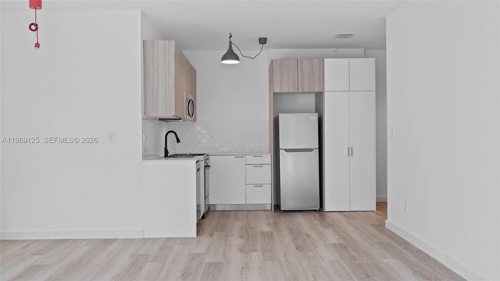   /  10334 sq. ft. $ 2026-02-20 0 foto