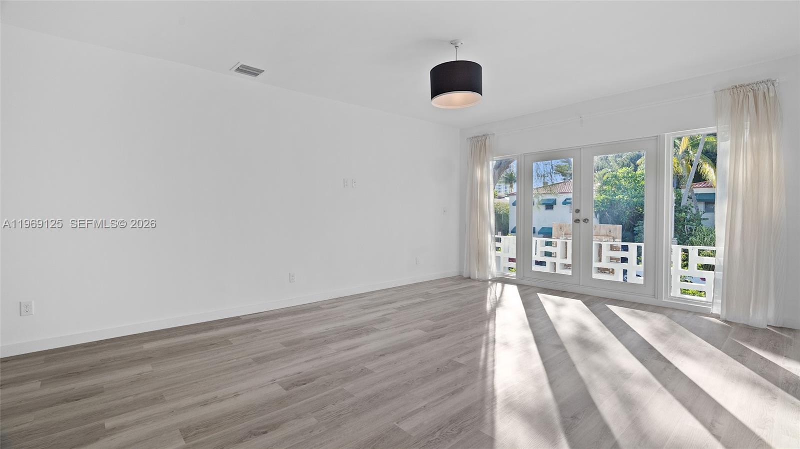   /  10334 sq. ft. $ 2026-02-20 0 foto