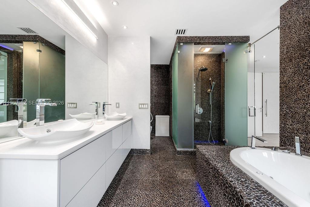 Photo of   , Sunny Isles Beach, Florida, 33160 - 