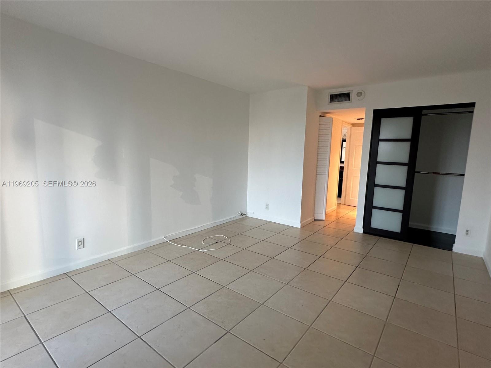 310 1 / 2 991 кв.футов $ 2026-02-20 0 Фото