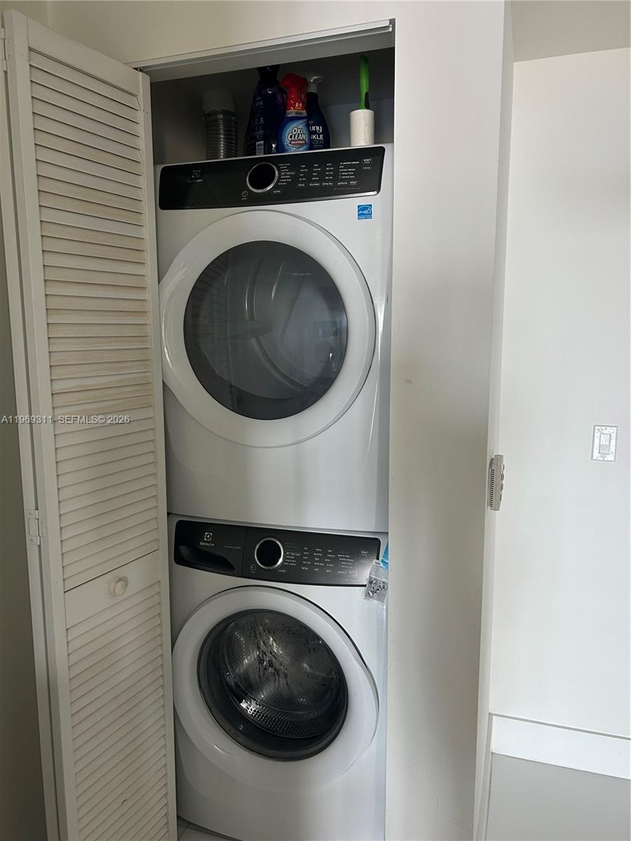 See details 4-2305 2 / 3 1541 sq. ft. $ 2026-02-20 0 Photo