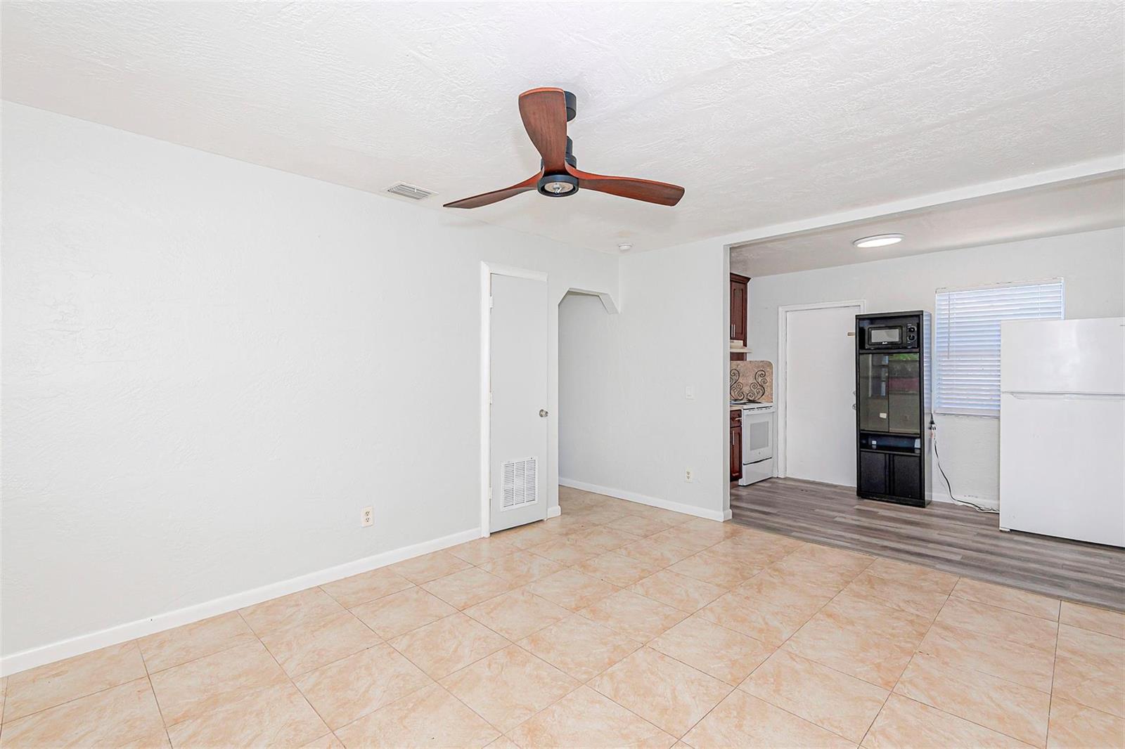   / 0 1401 sq. ft. $ 2026-06-21 0 foto
