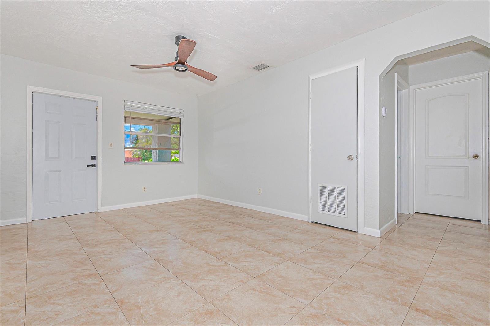   / 0 1401 sq. ft. $ 2026-06-21 0 foto