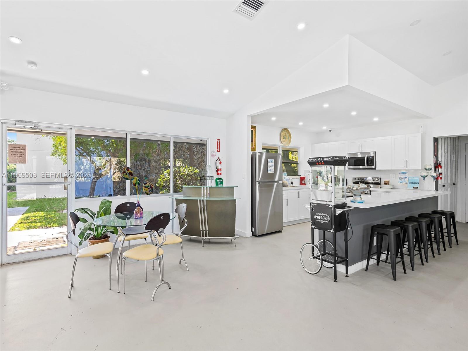 Photo of 401 14th Ave  #808, Hallandale Beach, Florida, 33009 - 