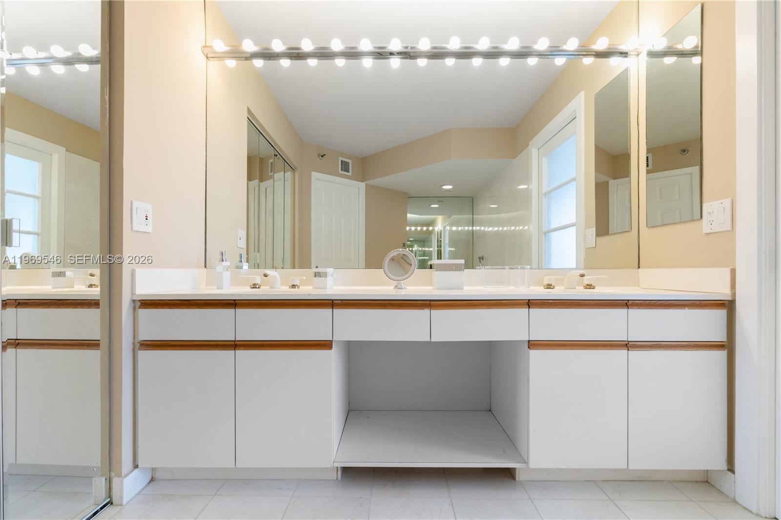 Photo of 3500 Mystic Pointe Dr  #2603, Aventura, Florida, 33180 - 