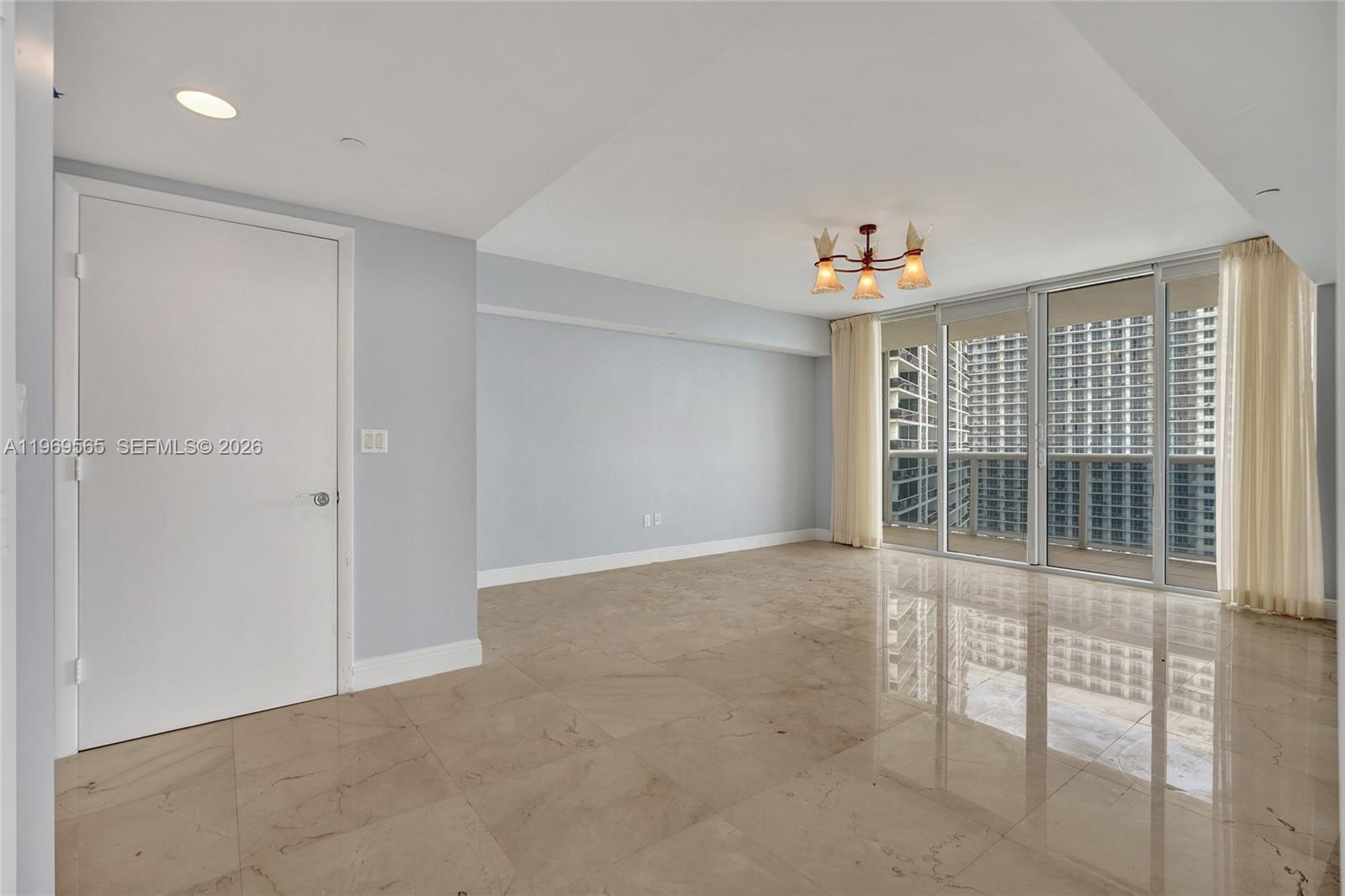2701 3 / 3 2065 sq. ft. $ 2026-04-27 0 foto