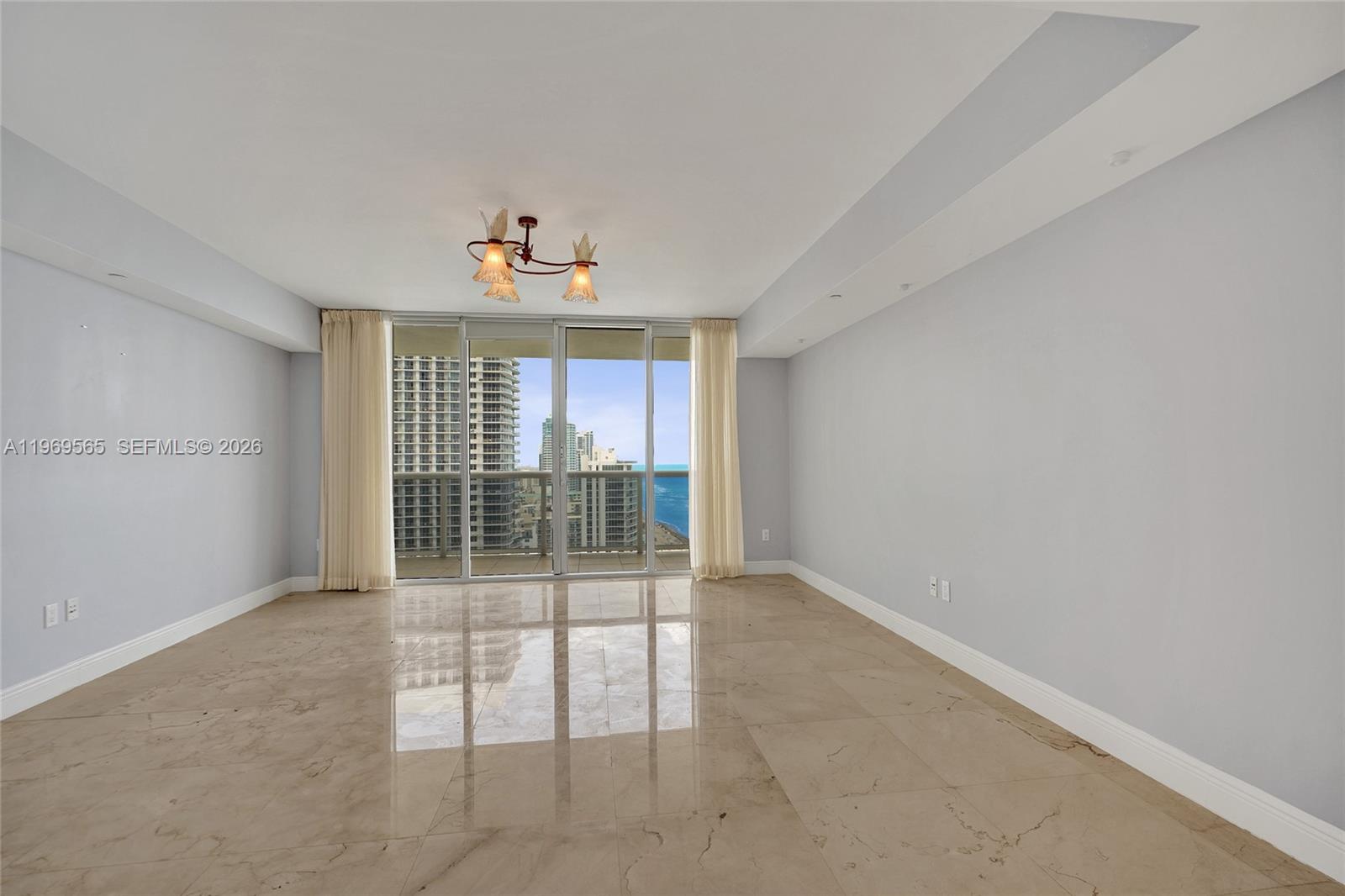 2701 3 / 3 2065 sq. ft. $ 2026-04-27 0 foto