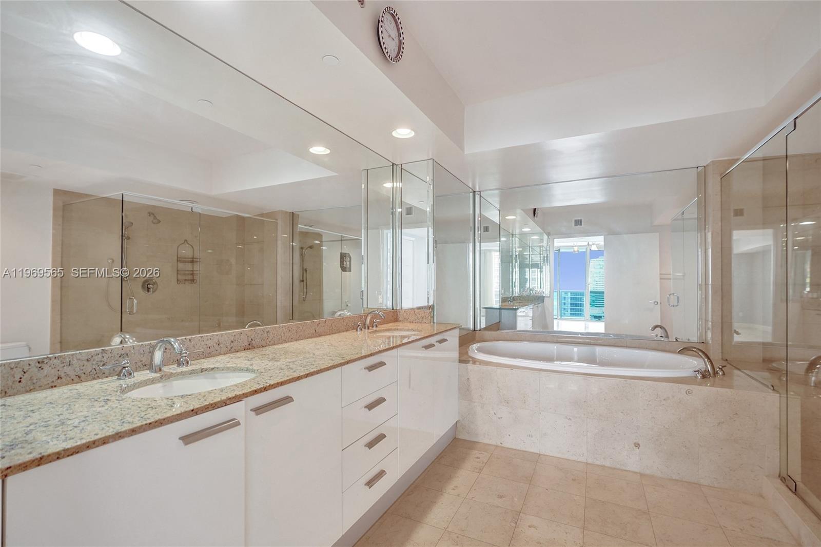 2701 3 / 3 2065 sq. ft. $ 2026-04-27 0 foto