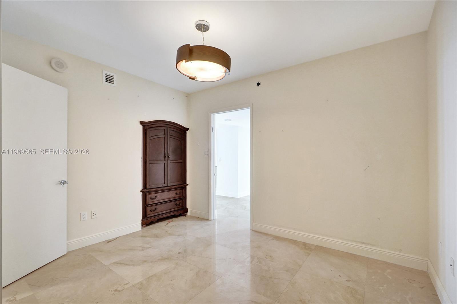 2701 3 / 3 2065 sq. ft. $ 2026-04-27 0 foto