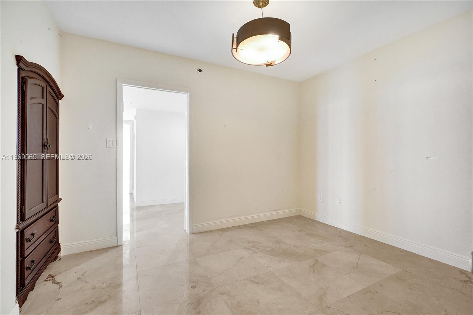 2701 3 / 3 2065 sq. ft. $ 2026-04-27 0 foto
