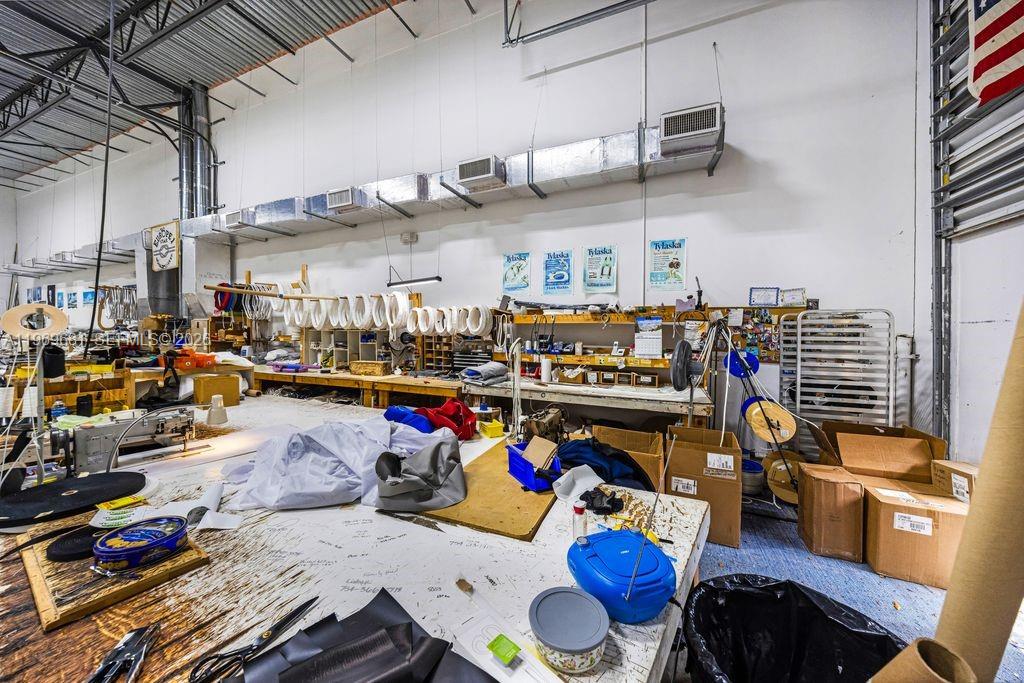 See details 3718 / sq. ft. $ 2026-02-21 0 Photo