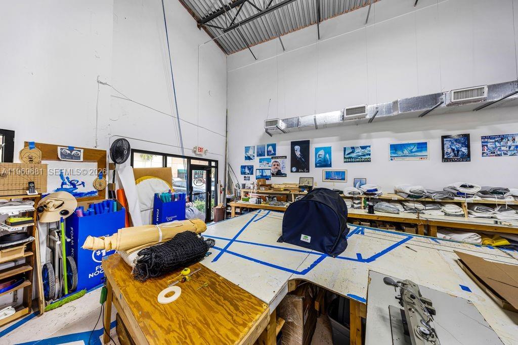 See details 3718 / sq. ft. $ 2026-02-21 0 Photo