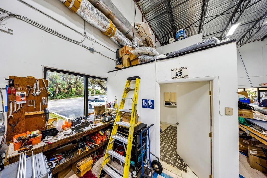 See details 3718 / sq. ft. $ 2026-02-21 0 Photo