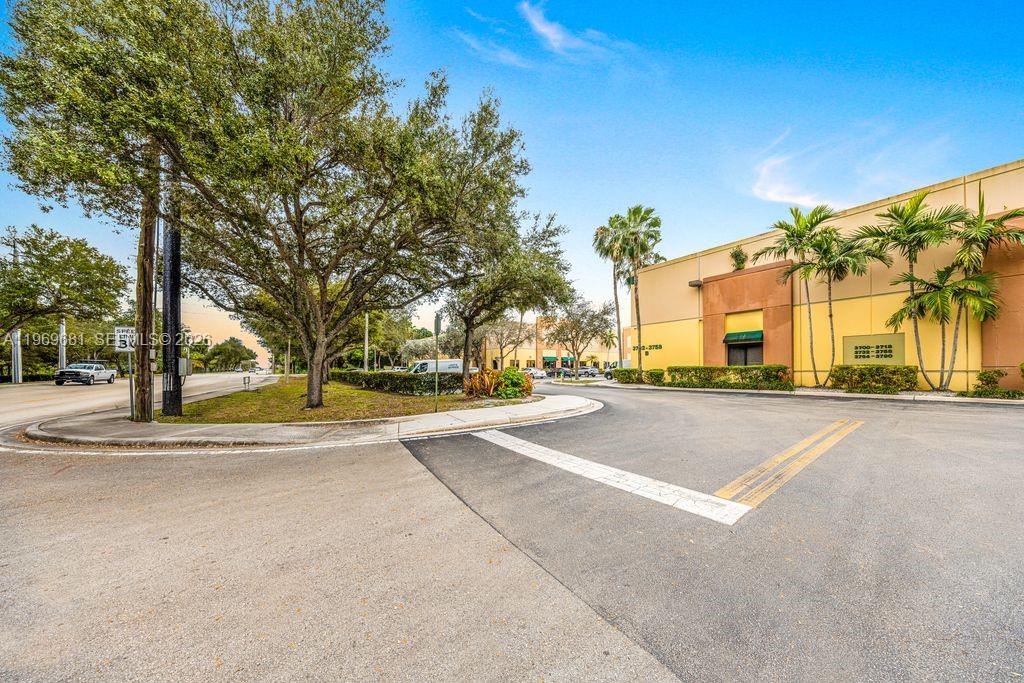 See details 3718 / sq. ft. $ 2026-02-21 0 Photo