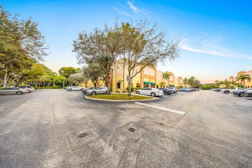 See details 3718 / sq. ft. $ 2026-02-21 0 Photo