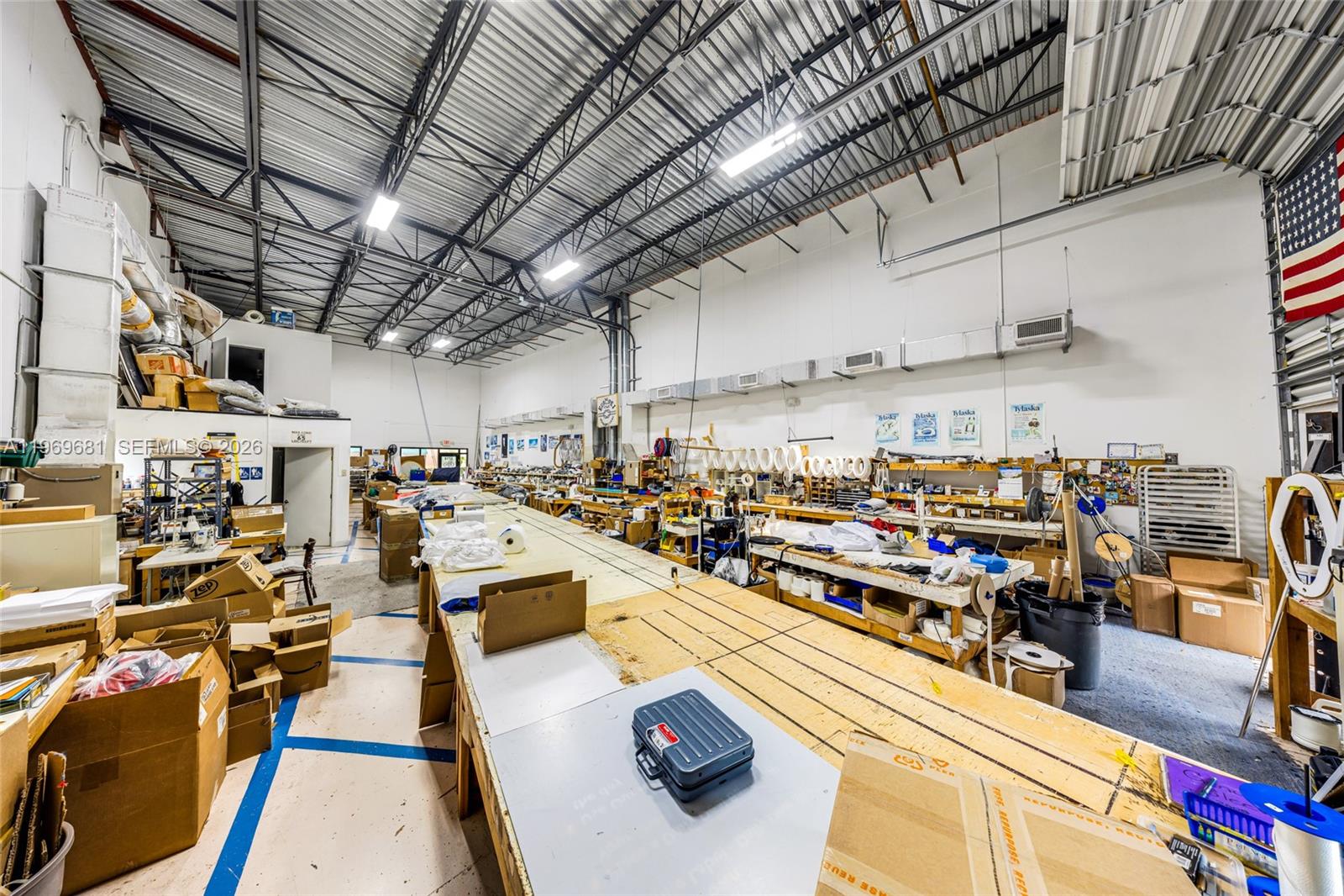 See details 3718 / sq. ft. $ 2026-02-21 0 Photo