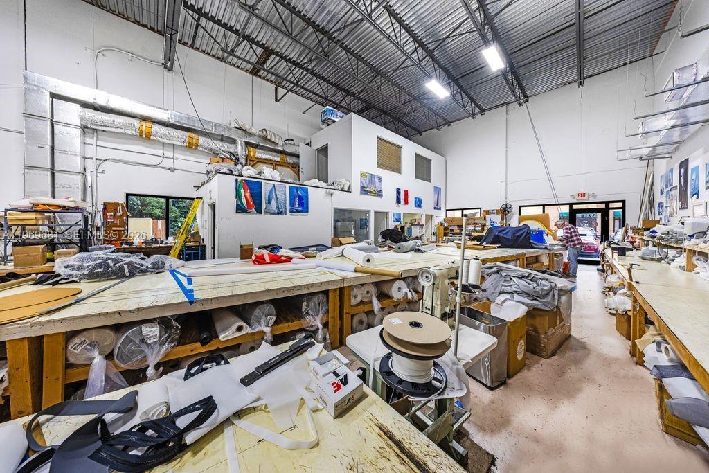 See details 3718 / sq. ft. $ 2026-02-21 0 Photo