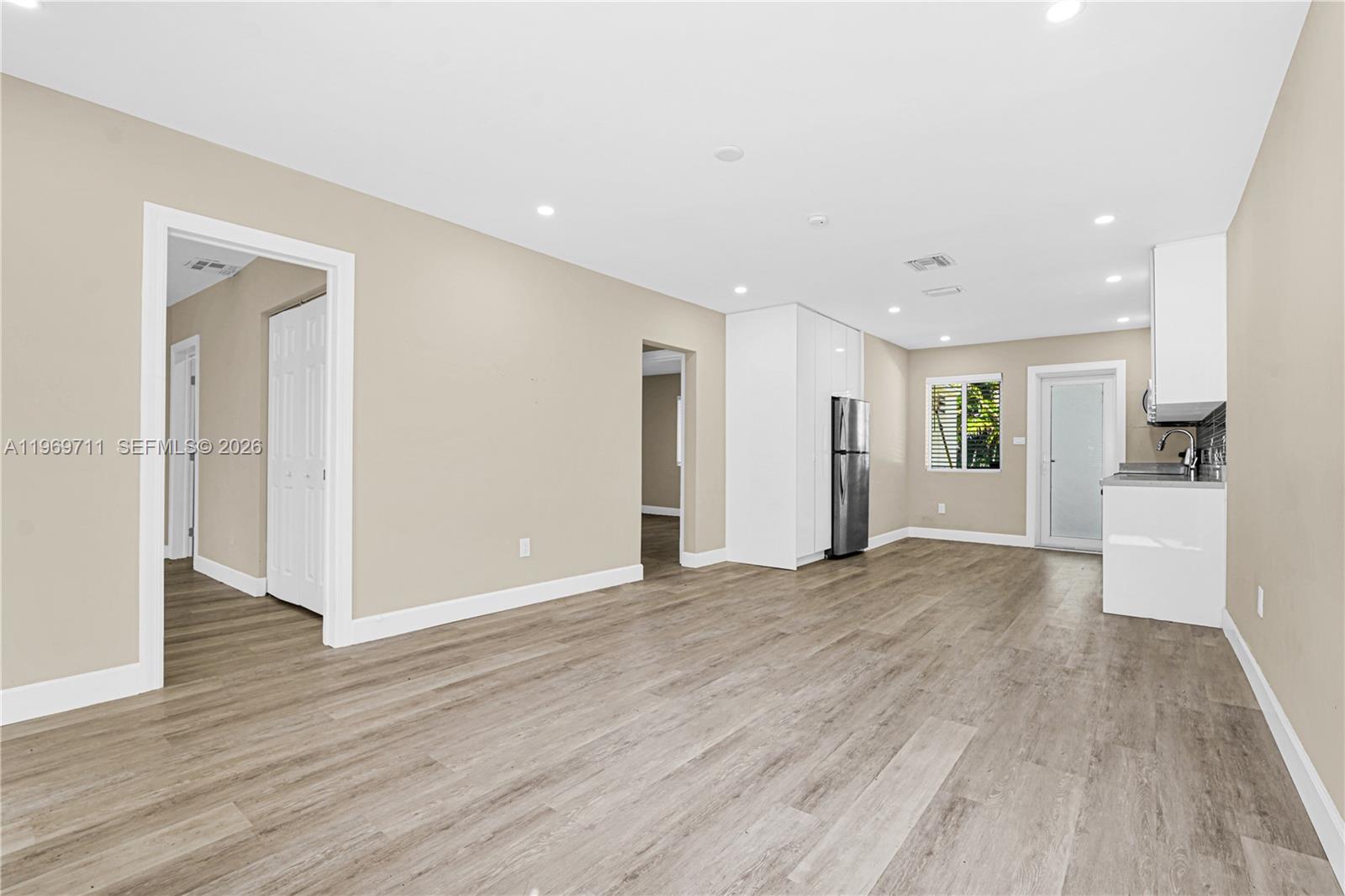 11919 4 / 4 1800 sq. ft. $ 2026-02-21 0 foto