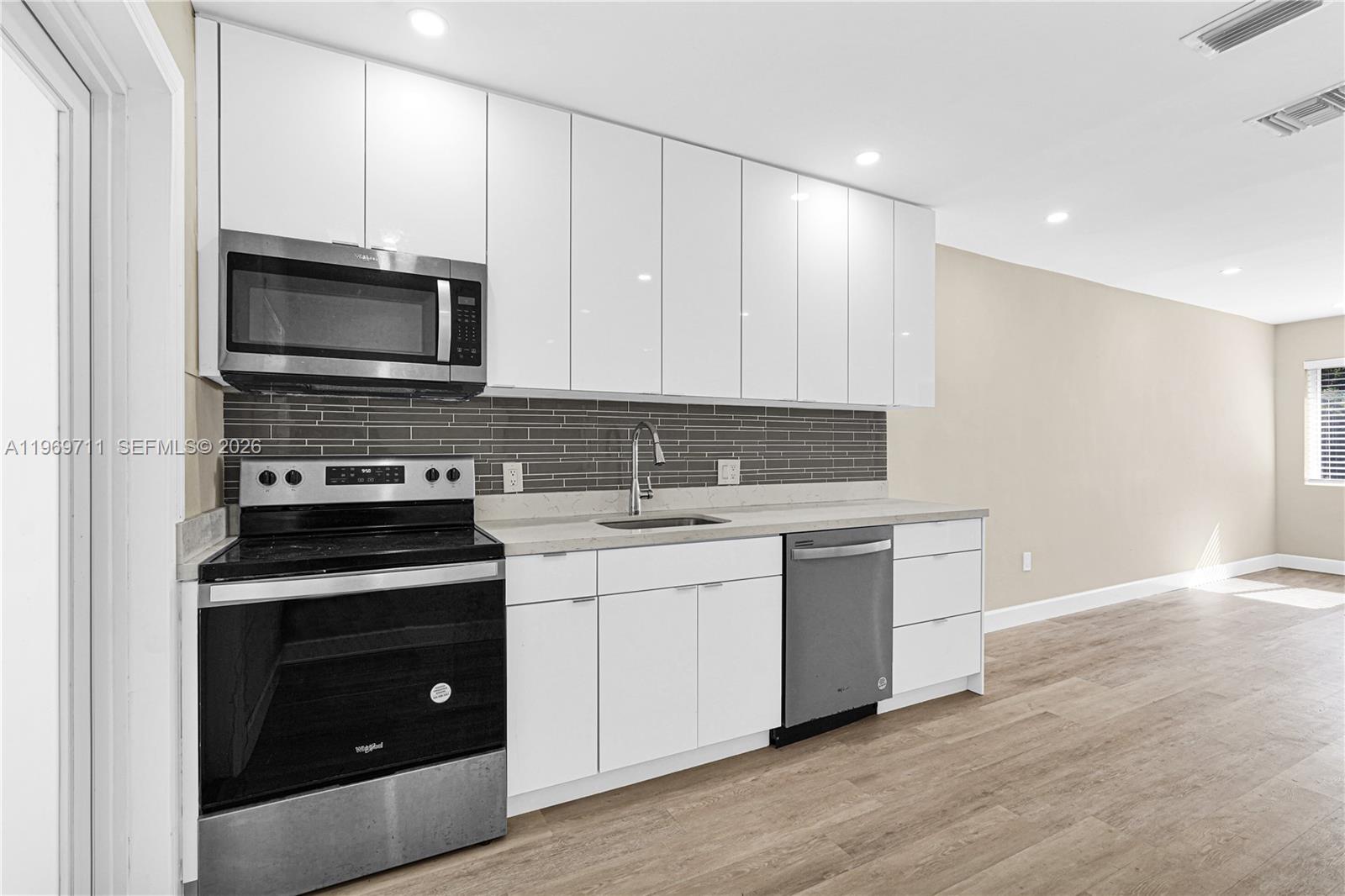 11919 4 / 4 1800 sq. ft. $ 2026-02-21 0 foto