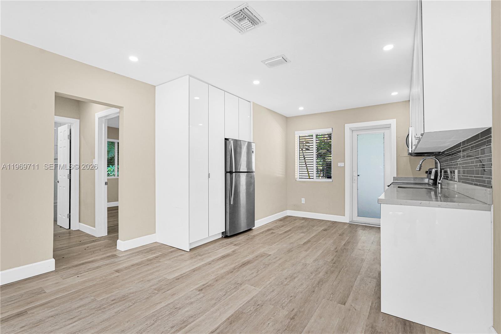 11919 4 / 4 1800 sq. ft. $ 2026-02-21 0 foto