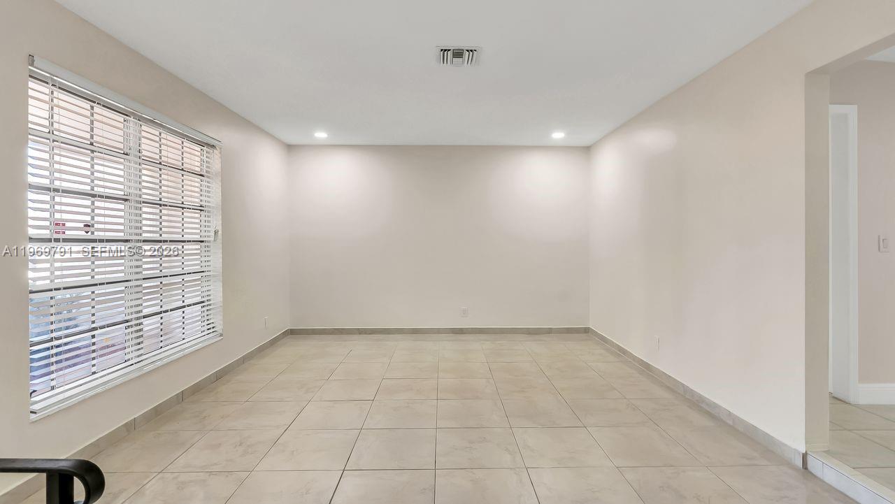 Ver detalles 5300 6 / 3 2898 sq. ft. $ 2026-02-21 0 foto