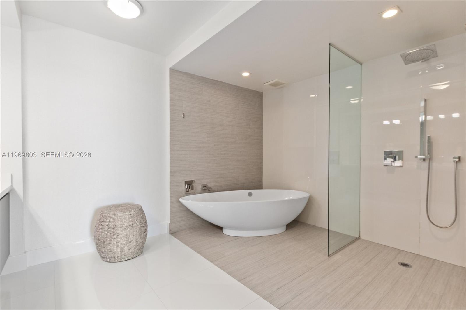 See details 4-2405 2 / 3 1541 sq. ft. $ 2026-02-21 0 Photo